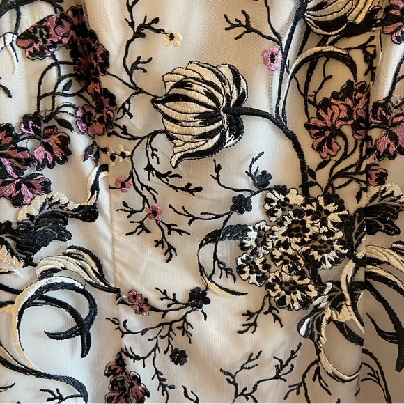 Like New Aidan Mattox Black and White Floral Mini Dress size 8 - Picture 4 of 8